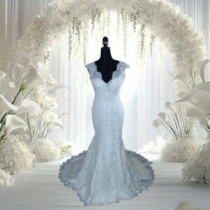 Elegant White Lace Wedding Dress